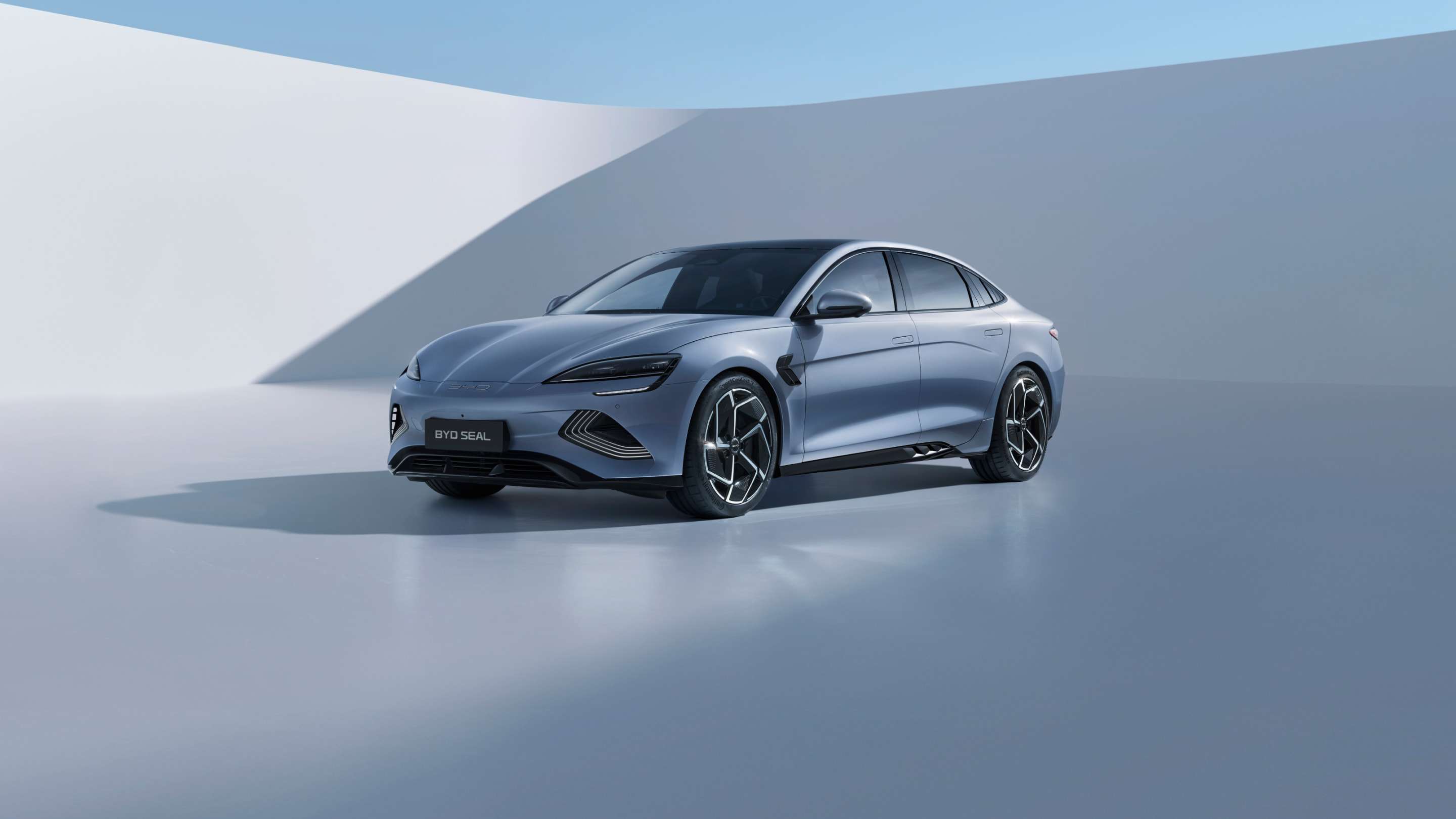 Taxe vamale suplimentare pe vehiculele electrice chineze în Europa: Un pas înainte pentru protejarea industriei auto europene sau o escaladare a tensiunilor comerciale?