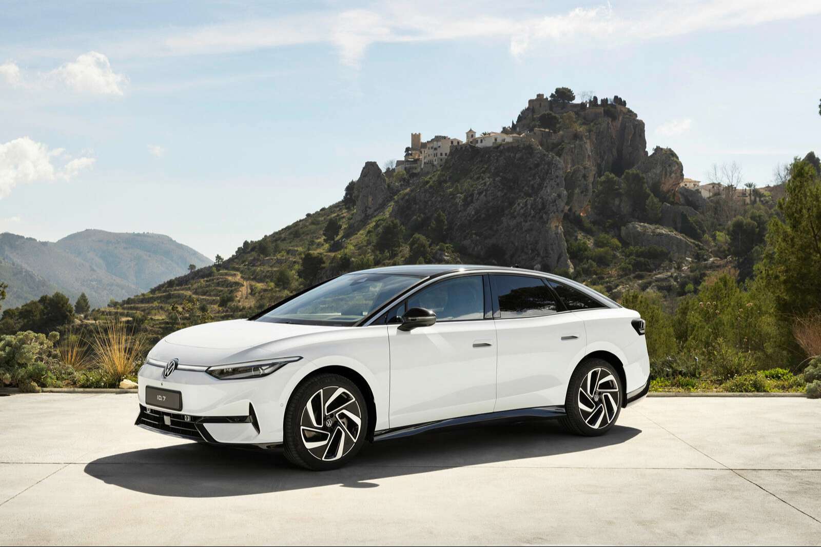 Loialitatea față de marcă este mai scăzută pentru mașinile electrice comparativ cu cele pe combustie internă, arată un sondaj